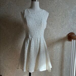 Kirra Elegant Off White Lace Dress